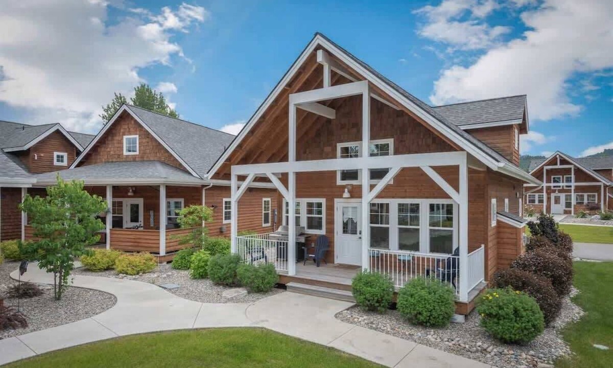 Dover Bay House | Dog Friendly | Marina, Dog Beach & Walking Paths