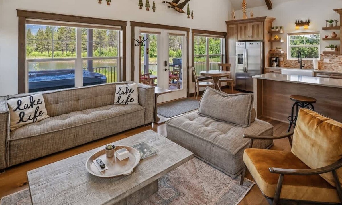 Dover Bay House | Dog Friendly | Private Hot Tub | Marina + Beach