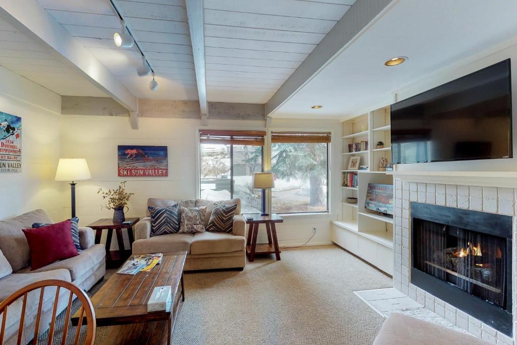 Elkhorn Hotel | Dollar Meadows 1361