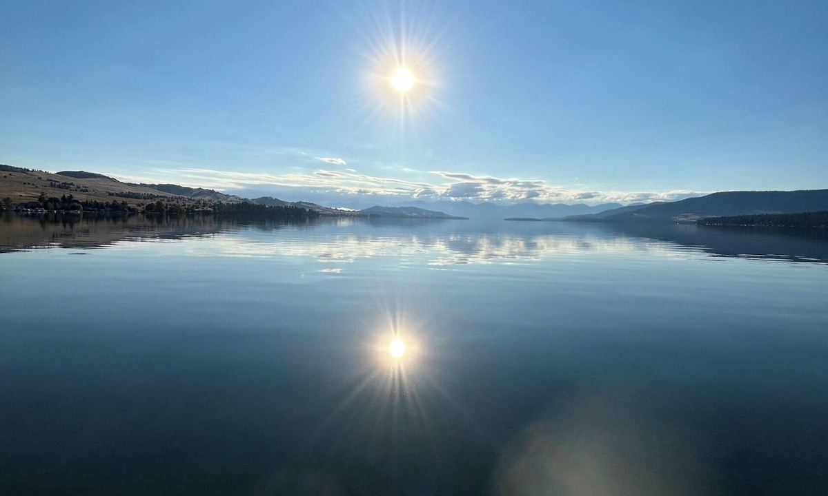 Elmo Cabin | Dora’s Cabin at Grans – Flathead Lakefront, Firepit, Dock, Kayaks, Pet Friendly.