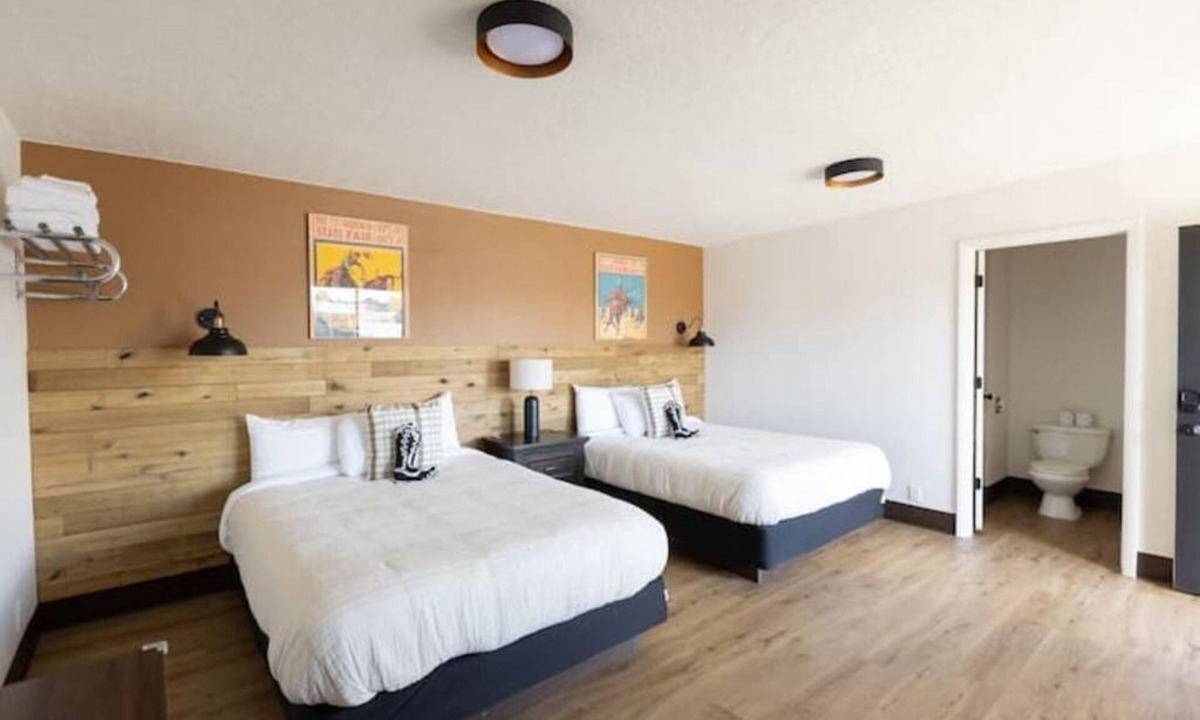 Panguitch Hotel | Double Queen Bedroom Western Themed Bryce Canyon