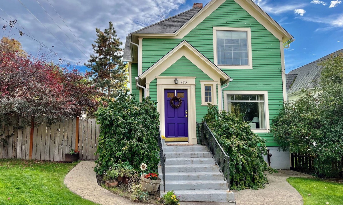 Moscow House | Downtown Historic Home. One block to downtown, cozy gathering place!