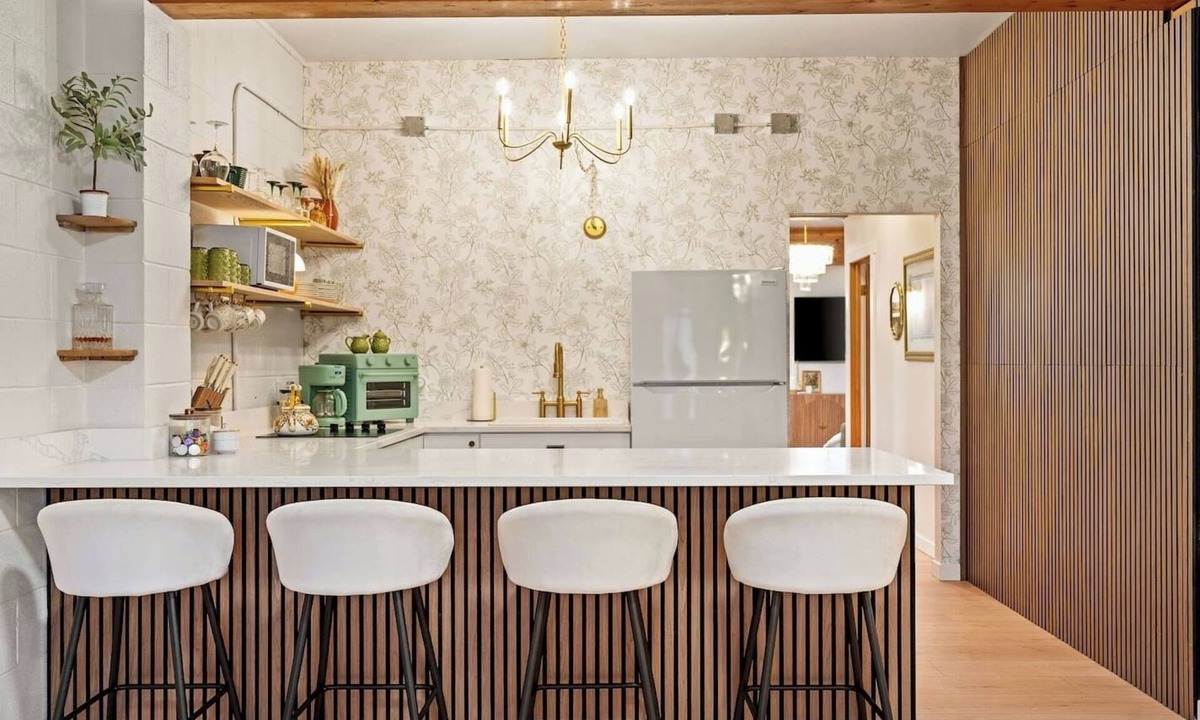 Kalispell Apartment | Downtown Kalispell Mid-Century Loft w/Pool Table