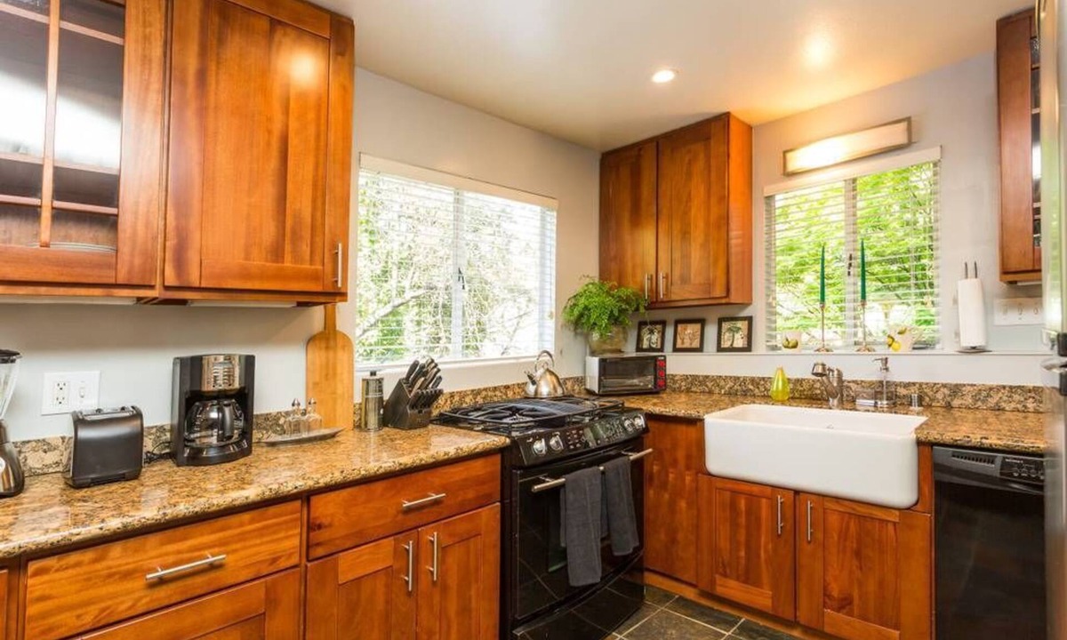 Mill Valley Condo | Downtown Mill Valley 3 bedroom flat
