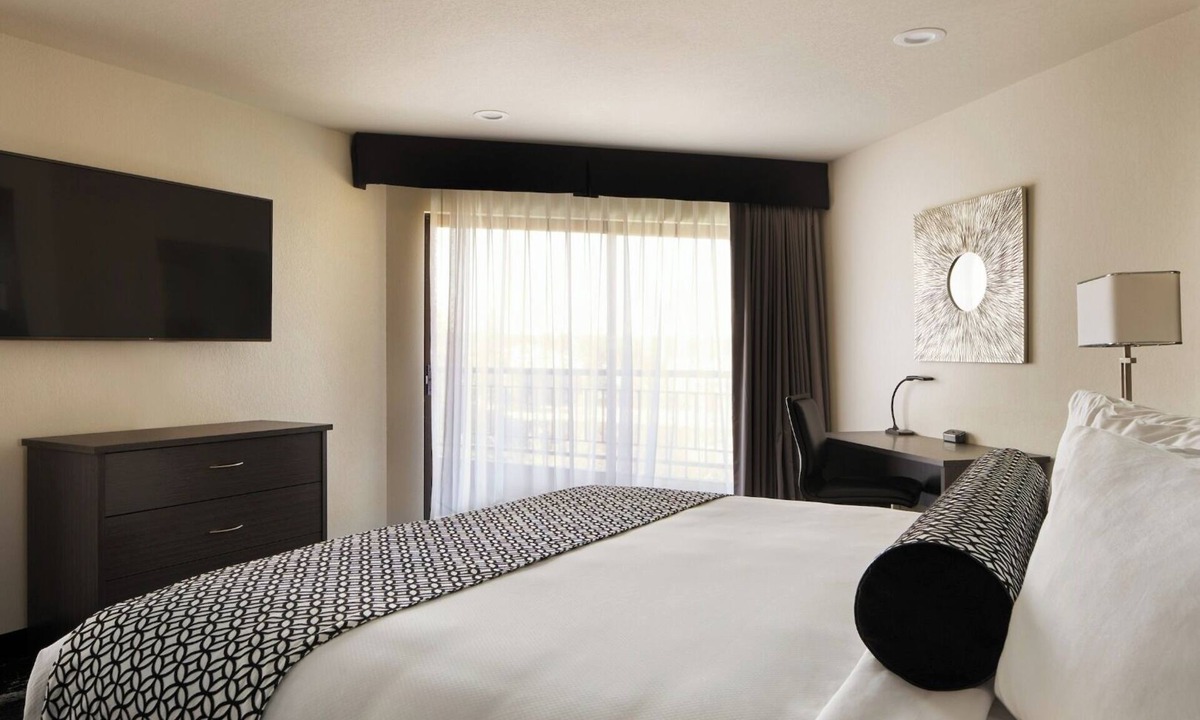 Riverside Hotel | Downtown Spokane Escape | Near Riverfront Park & Spokane Arena | Outdoor Pool
