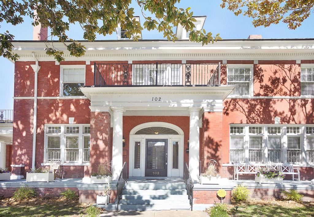 Thomas Square Apartment | Drayton Place Unit 3 by Lucky Savannah