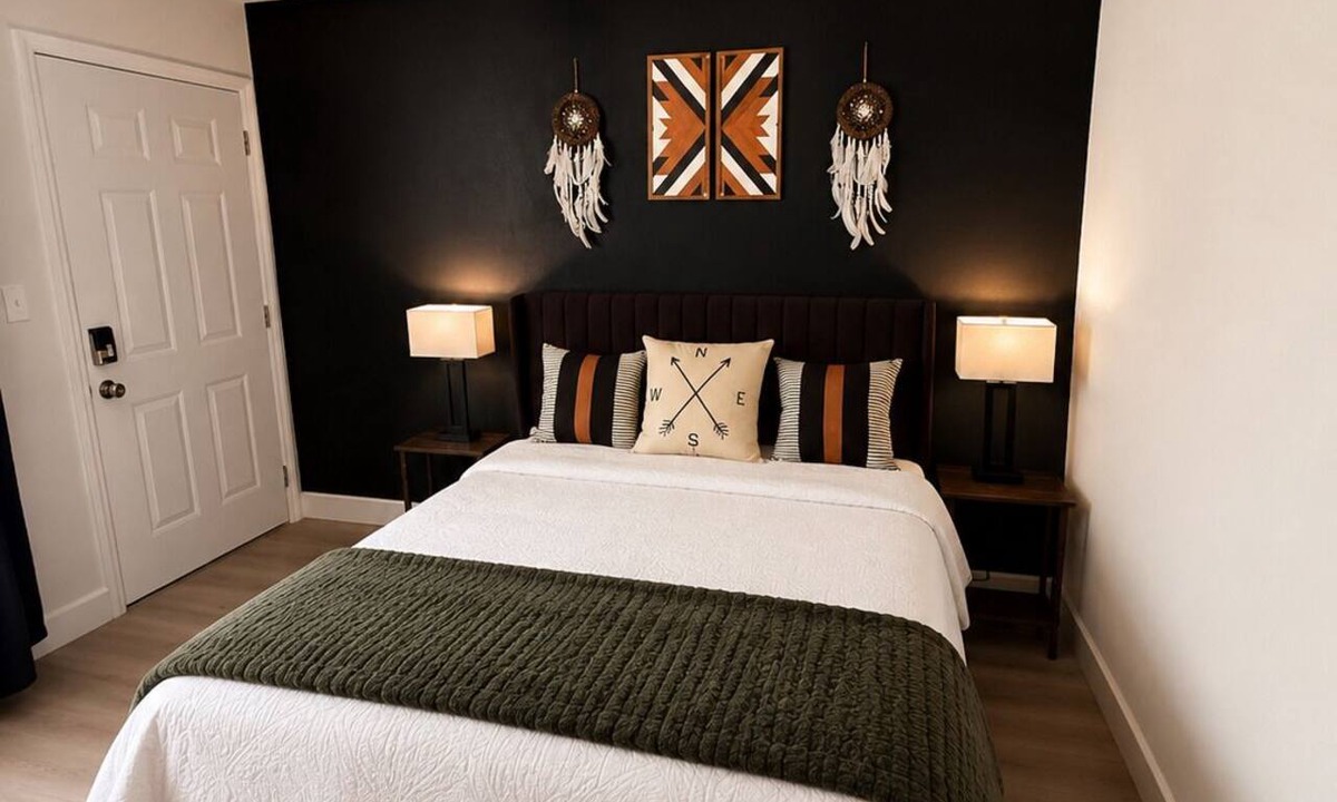 Show Low Hotel | Dream Catcher room at the Kiva on Main St in Show Low