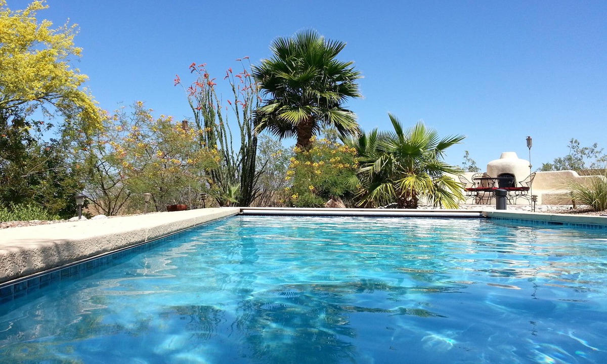Tucson House | Dream Home with Solar Heated Pool, Putting Green, City Lights
