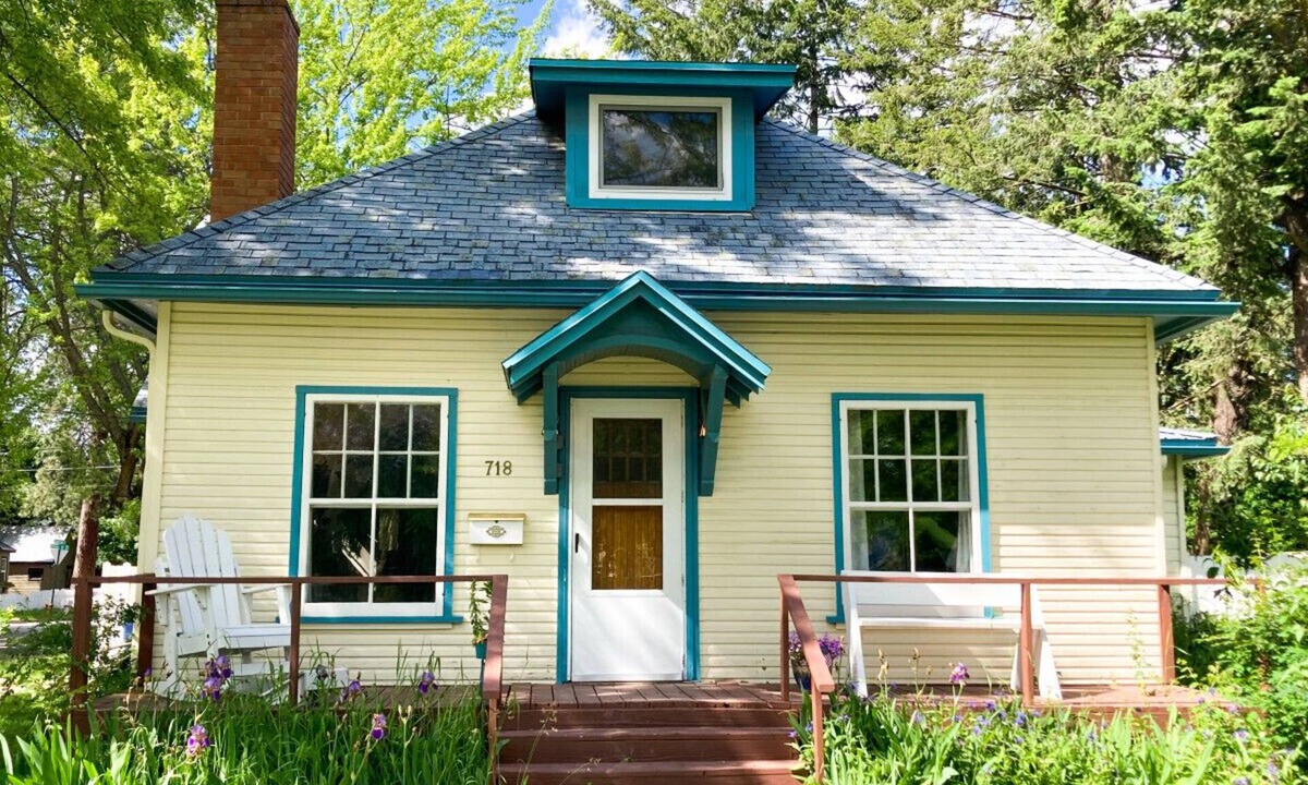 Sandpoint House | DT basecamp w/chef kitchen, yard & dog friendly