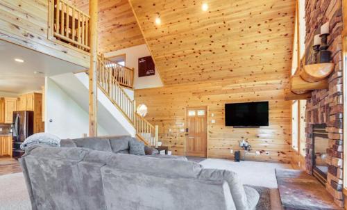 Long Valley Junction House | Duck creek Cabin With ac, Teslacharger, And Dog Enclosure