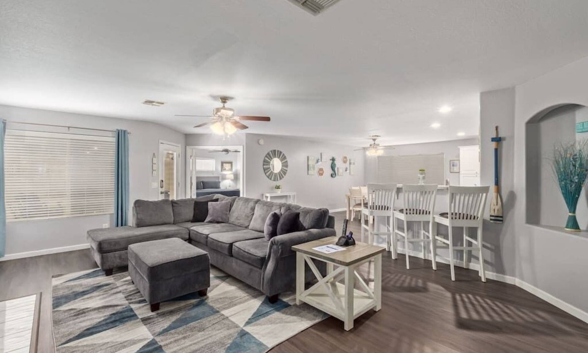 East Mesa House | East Mesa home sleeps 6 close to hwys Legacy Sports