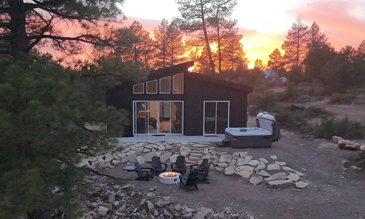 Zion National Park East Entrance House | East Zion Landing - 15 minutes from Zion, 90 minutes to Bryce