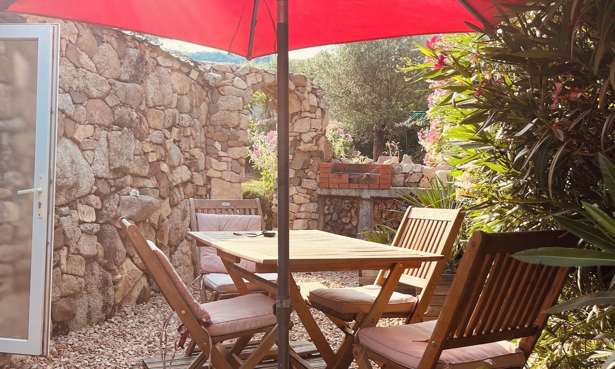Figari House | El Maquis in a 3,000 m² landscaped garden, calm and a change of scenery.