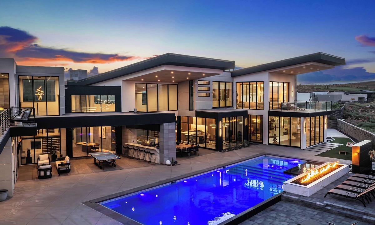 Hurricane House | Eleanor at Copper Rock Golf Course, Private Pool, 2 Hot Tubs, Basketball Court, and more