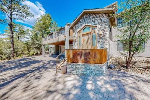 Hidden Valley Ranch House | Elegant Cabin Among the Pines-Views, Near Downtown