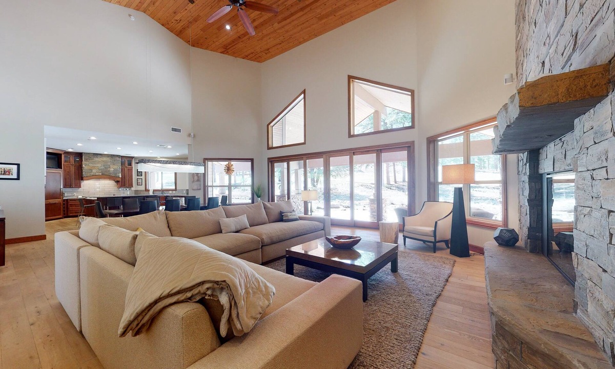 Flagstaff House | Elegant Flagstaff Golf Club estate with exquisite views, fireplace