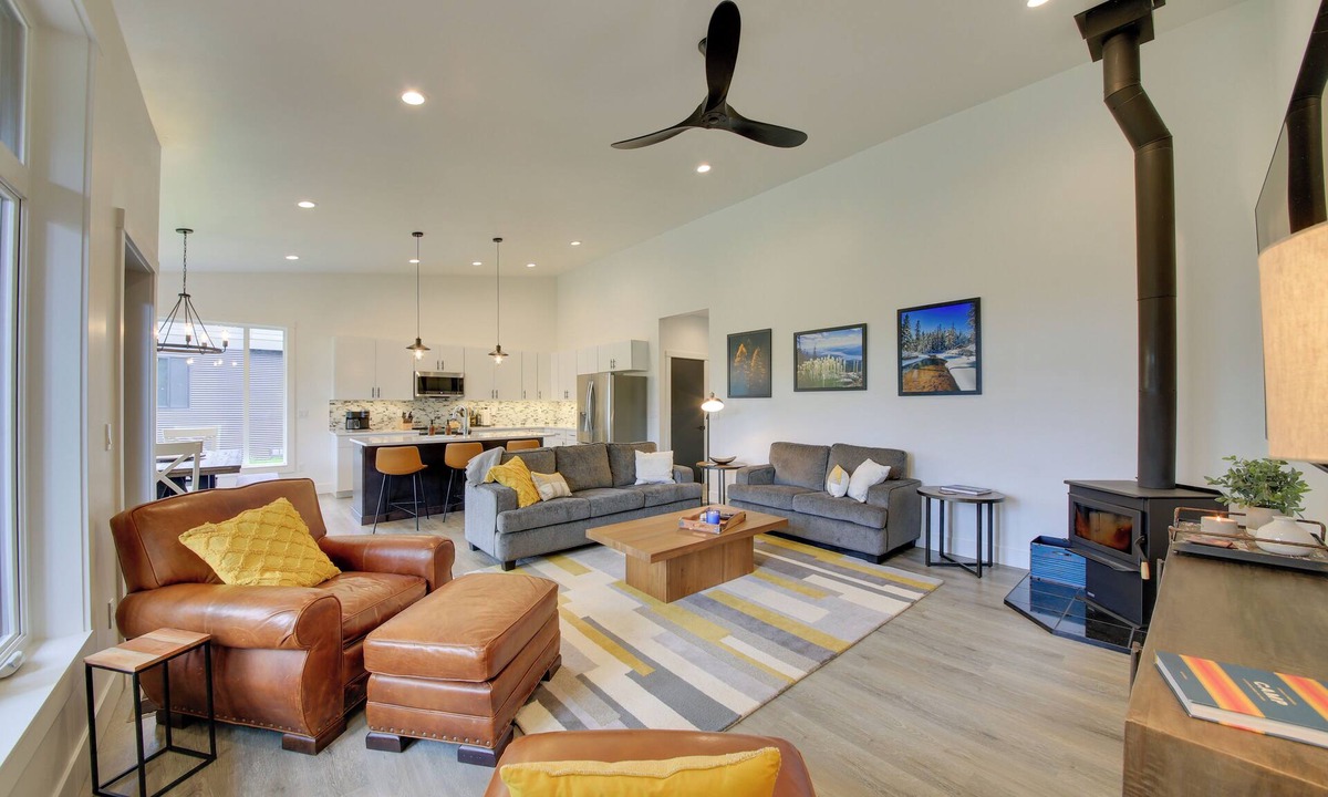 Priest River House | Elegant Priest Lake Townhome ~ 1 Mi From Lake