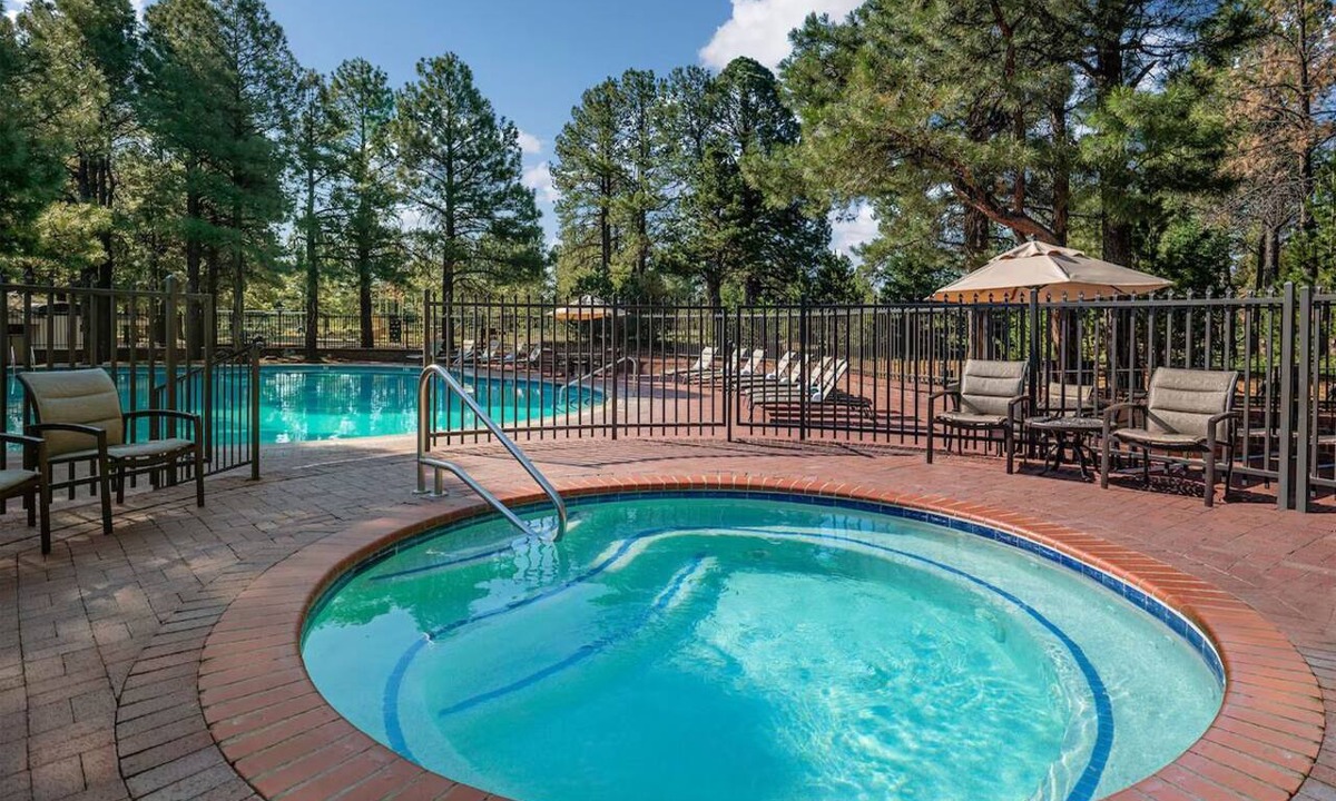 Flagstaff Hotel | Elevated Flagstaff Experience: Luxurious Accommodations & Forest Tranquility