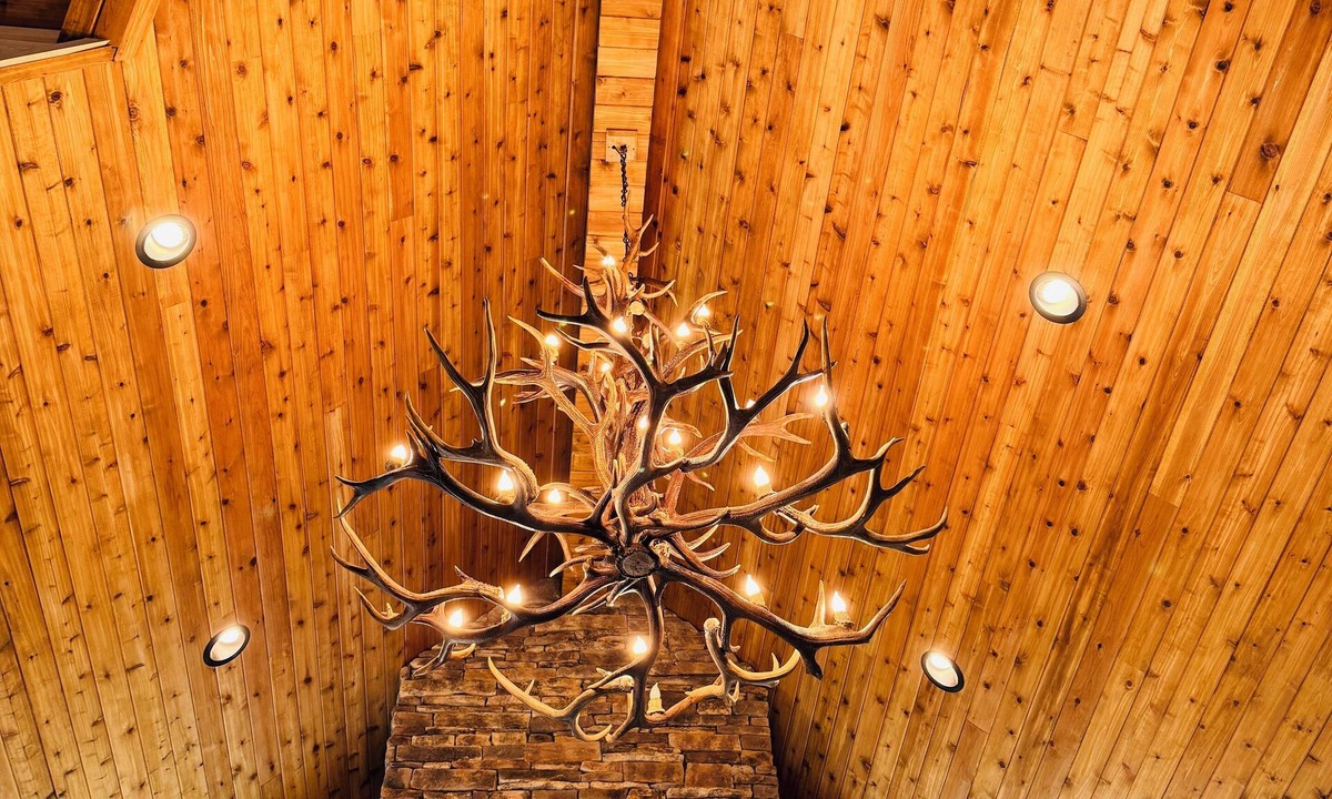 Island Park Cabin | Elk Meadows Luxury Lodge-10 min to Yellowstone+two Hot tubs+AC+Sauna+Wifi