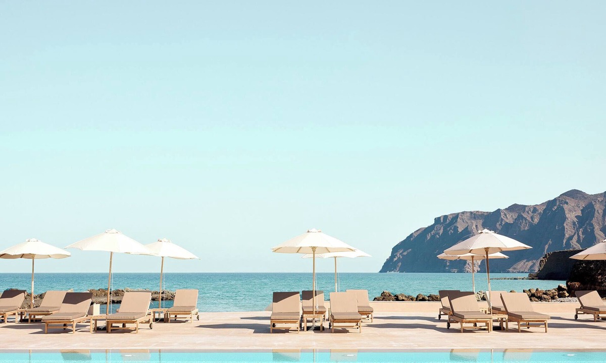 Pefki Hotel | Ella Rocrita