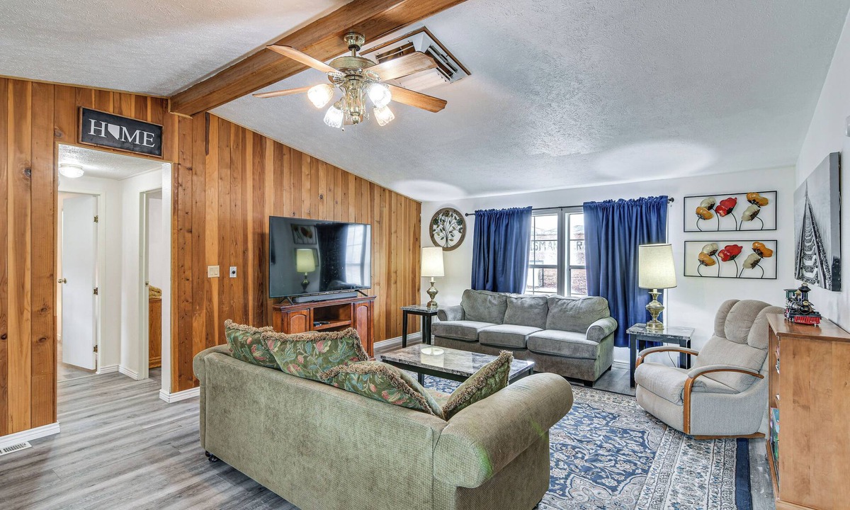 East Ely House | Ely Gem < 1/2 Mi to Nevada Northern Railway!