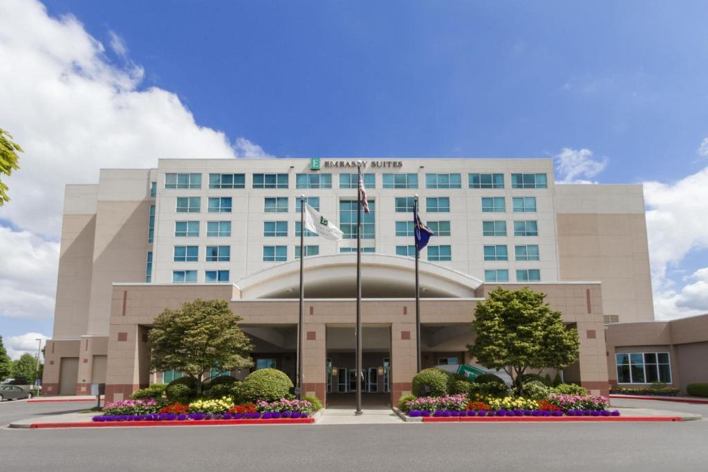Portland Hotel | Embassy Suites by Hilton Portland Airport