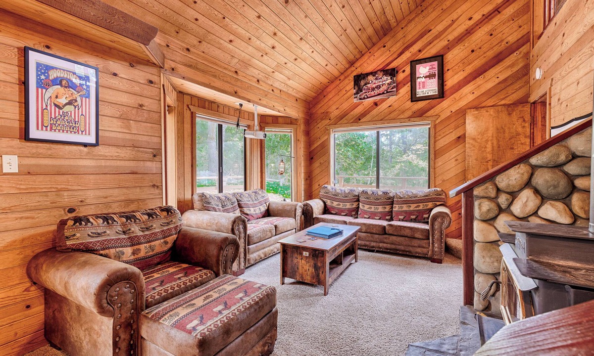 Middletown Ski Chalet | Embrace the Seasons' Sweetness: Discover the Serene Beauty of Cole Ridge Chalet.