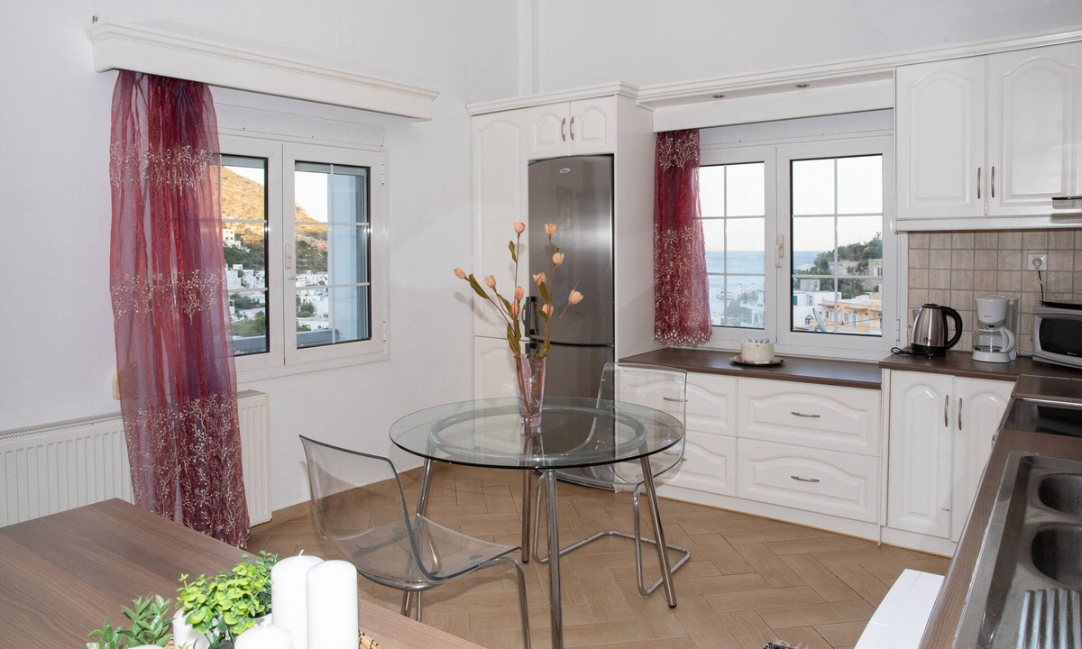 Panteli Apartment | Emerald Heaven, Spacious house near the beach with a magnificent view.