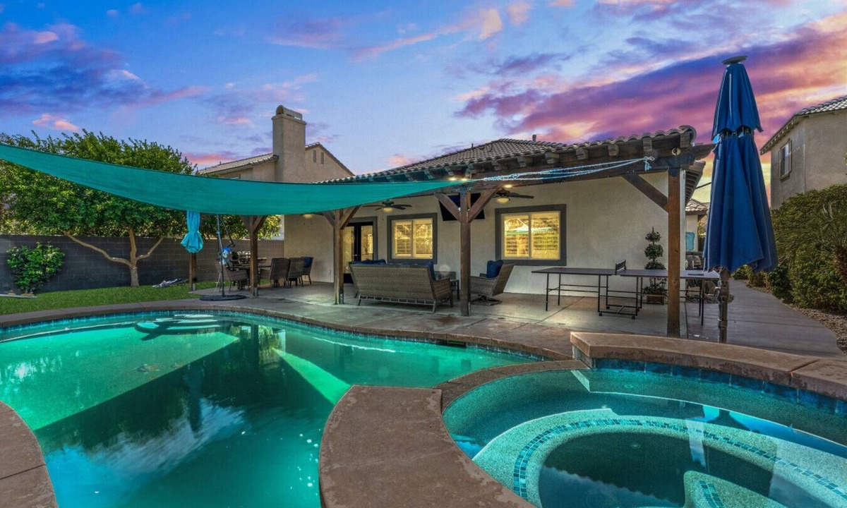 Coachella House | Empire Polo Grounds Close! Gorgeous pool home! Bike to Coachella!