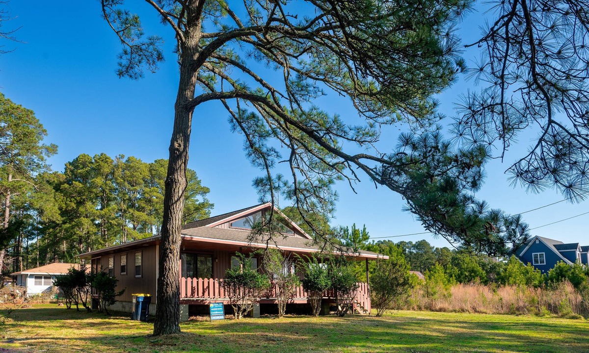 Piney Island House | Endless Summer | 4BR Near Beach, One-Level Living, Screened Porch, Kayak Launch & Pet Friendly