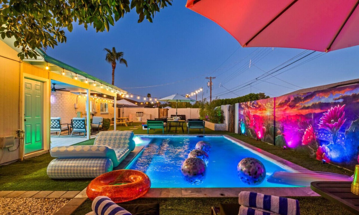 Village Grove House | Endless Summer: 5BR 7Beds Heated Pool Light Show