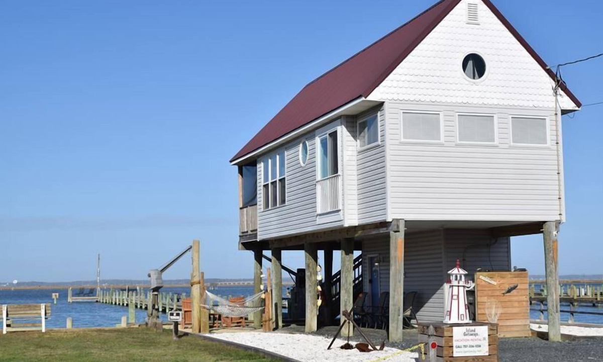 Chincoteague Cottage | Endless Sunsets- 1BR Waterfront with Private Dock & Screened Porch