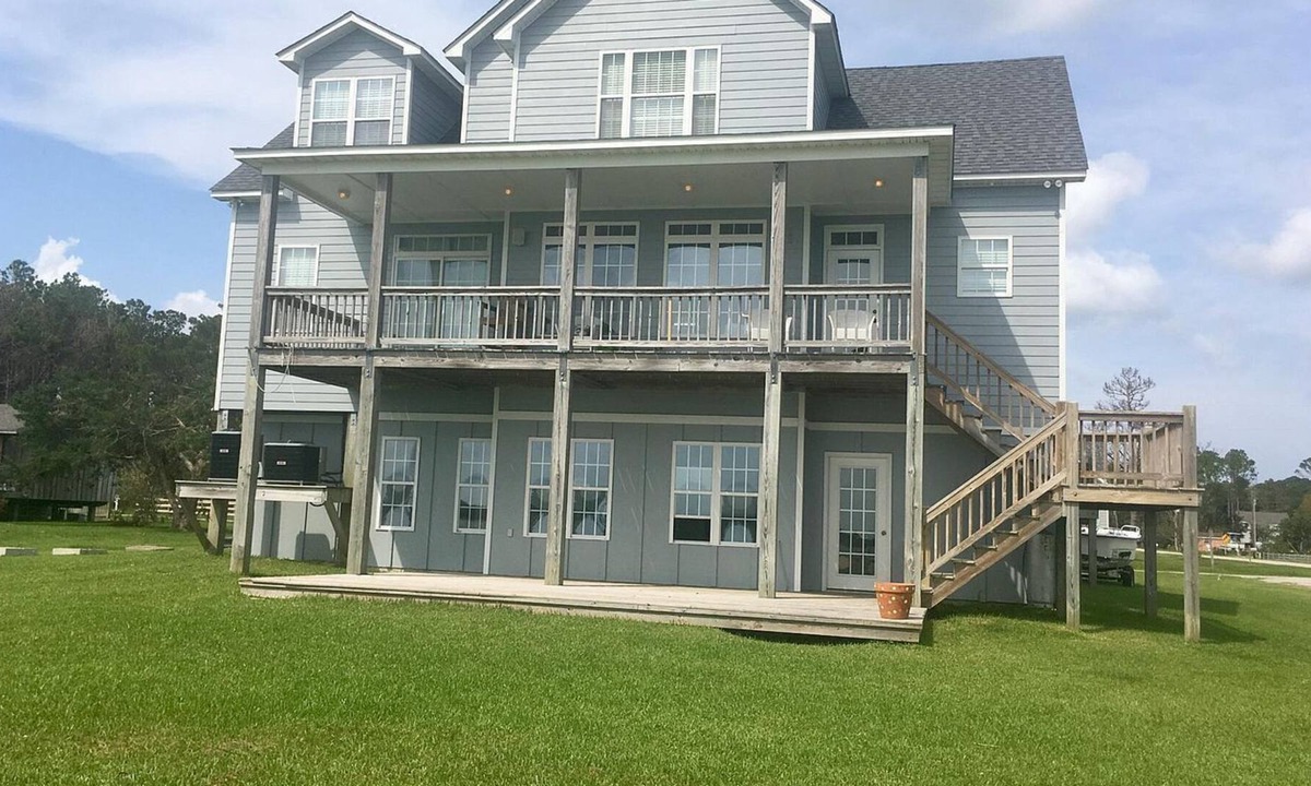 Straits House | Enjoy a quiet, water front, Down East experience.