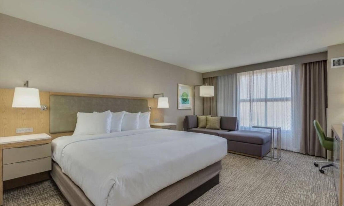 Chandler Hotel | Enjoy an Eco-Certified Stay with Heated Pool, On-Site Dining, and I‑10 Access