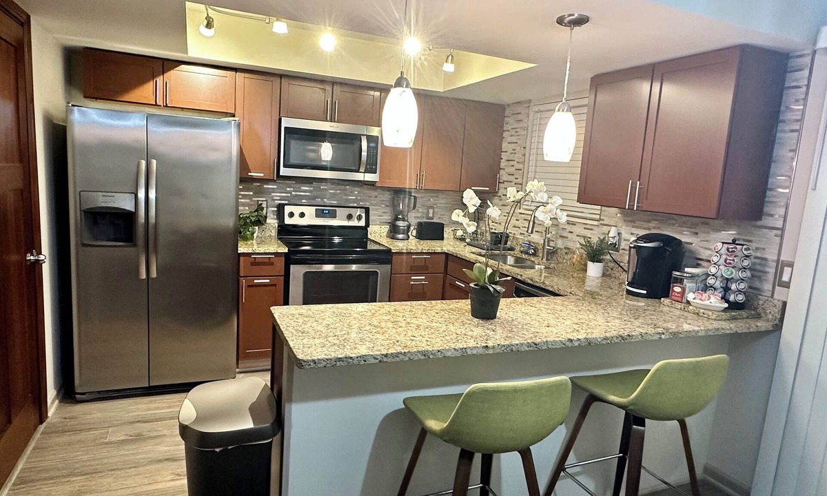 Dayton House | Enjoy Entire Townhome in the Heart of Suburbs
