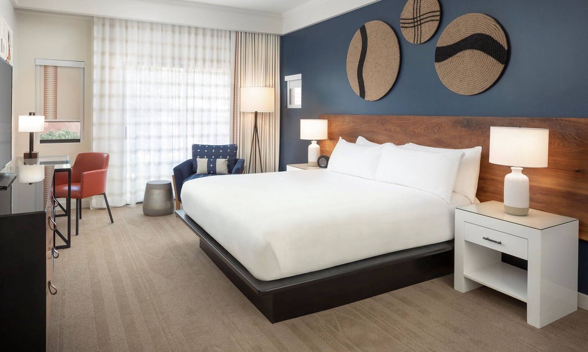 Uptown Sedona Hotel | Enjoy Stunning Red Rock Views from Your Cozy Room in Sedona