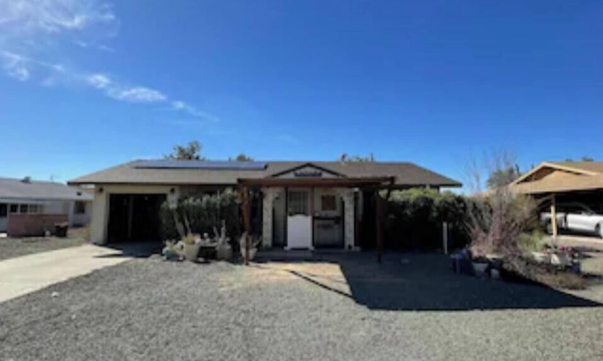 Sun City House | Enjoyable 3-bedroom 1 bath house with Brand New AC unit in sunny Sun City