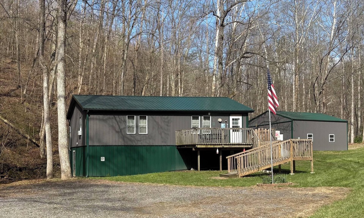 Hallsville House | Enjoyable 3-bedroom house along a nice creek near Tar Hollow State Park
