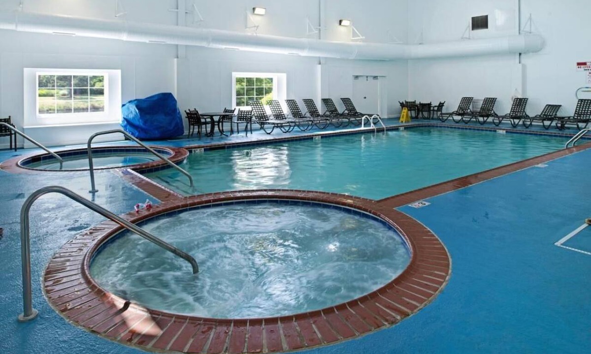 Berkeley Hotel | Ensuring a Very Comfortable & Memorable Stay! Kitchen, Free Parking, Pool!