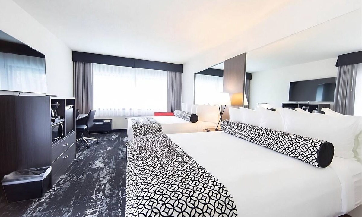 Riverside Hotel | Ensuring a Very Comfortable & Memorable Stay! Near Bing Crosby Theater