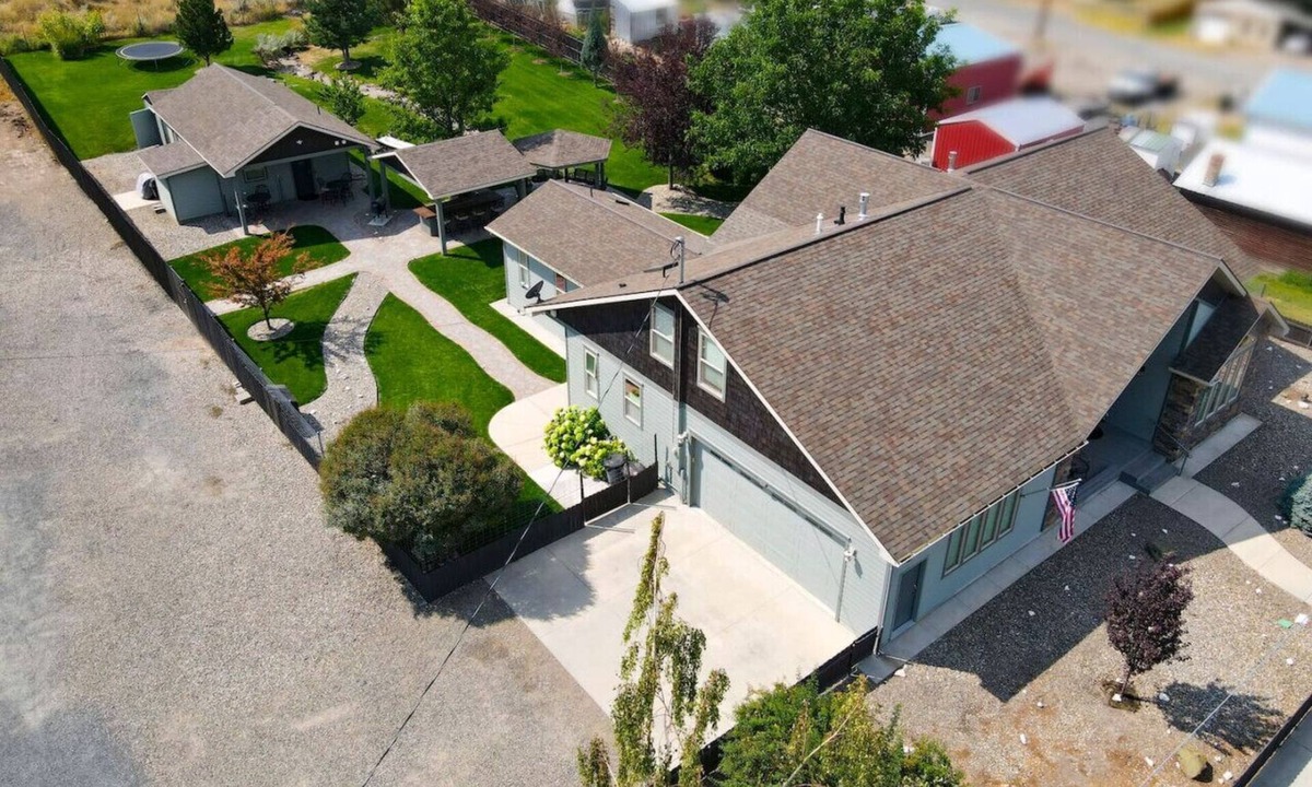 Baker City Apartment | Entire Wunder Mine Estate - Sleeps 18 w/Hot Tub! Local Golf 50% Off!