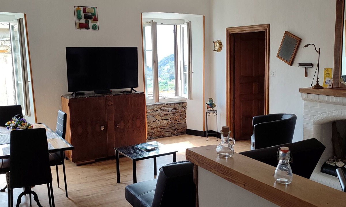 Cervione Apartment | Entre mer et Montagne,au Coeur de Cervione,appartement Entièrement Rénové
