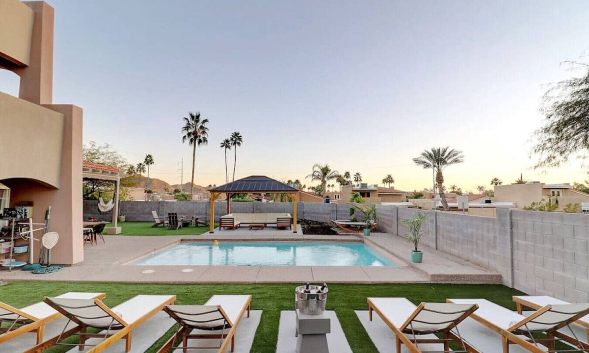 North Mountain House | Epic 6BR w/Pool, Spa + Fire Pit | Walk to Trails