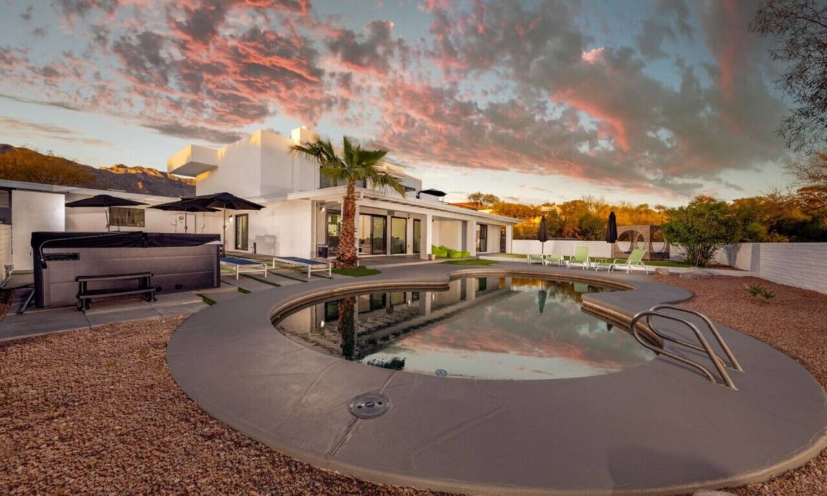 Tucson House | Estate/Home & Guesthouse/2 Pools/7 BR & 5 BA