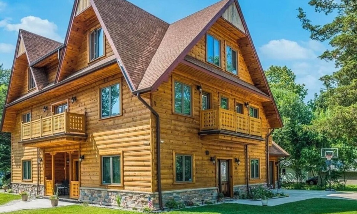South Haven House | European House.Hot Tub.Walk to Beach. Private Pool Next Summer 2027.