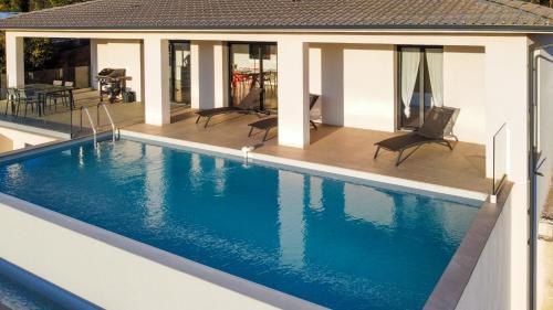 Eccica-Suarella Villa | EXCEPTIONNELLE VILLA Proche d'AJACCIO et PORTICCIO