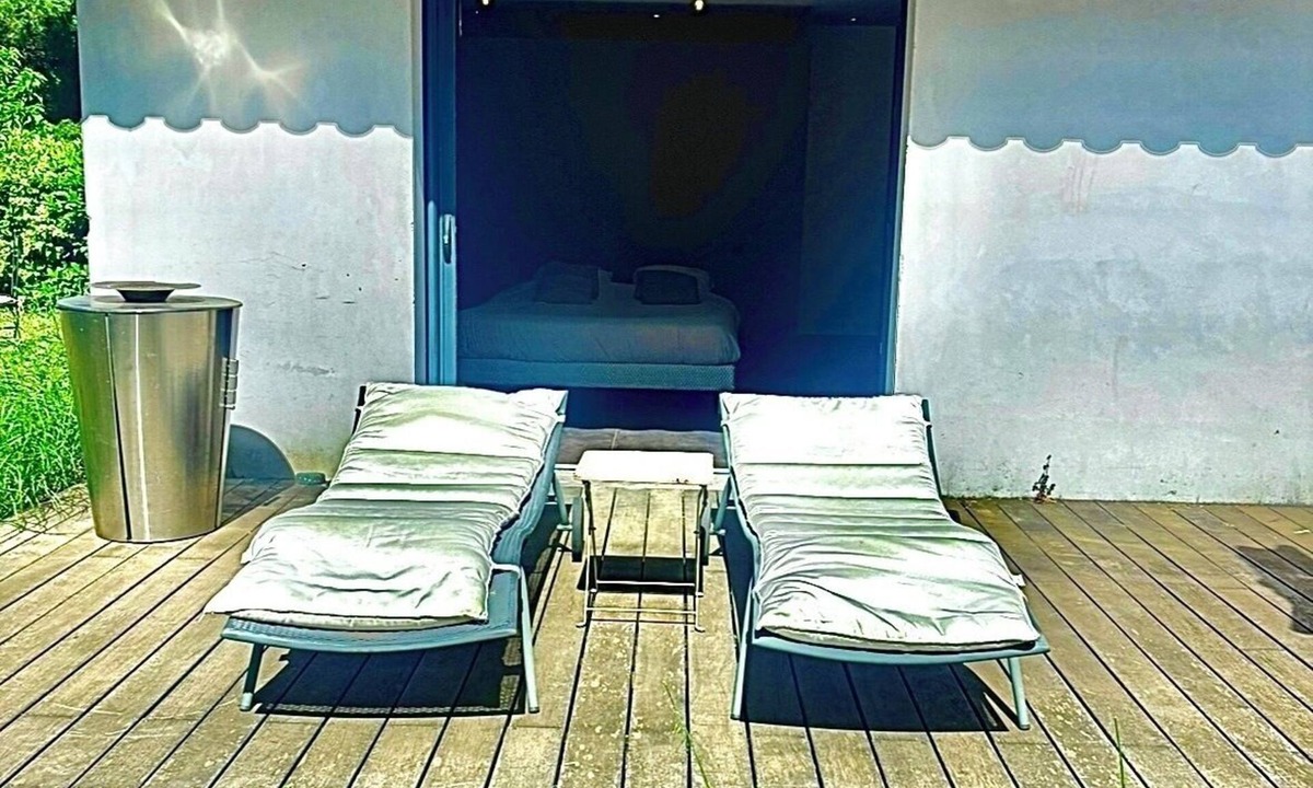 Cirendinu Bed & Breakfast | Exclusive 23m² suite close to the beach
