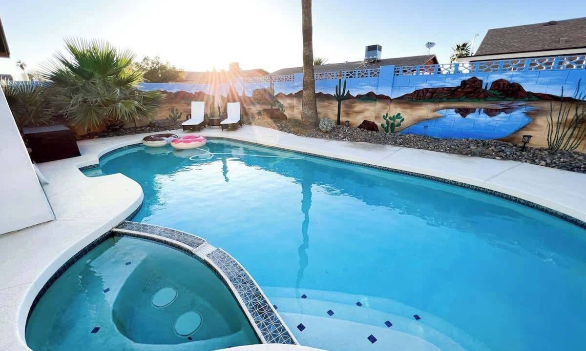 Country Meadows House | Exclusive retreat- Heated pool & BBQ grill