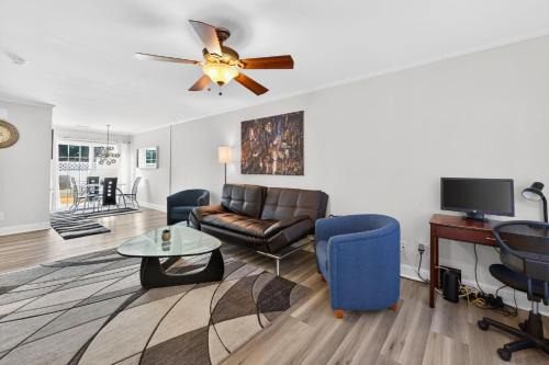 Greensboro House | Executive & Luxury 2-bedroom Townhouse with Pool