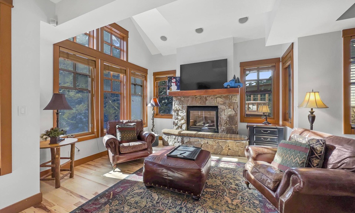Copper Mountain Village House | Executive Town Home, Short Walk to Lifts, Ski In, Extra Bedding 164D